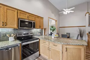 253 Teckla Ct, Lino Lakes, MN 55014 - Photo 3