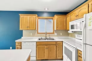 747 Louisiana St NW, Hutchinson, MN 55350 - Photo 7