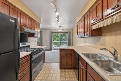 3915 Gershwin Avenue N, Oakdale, MN 55128 - Photo 9