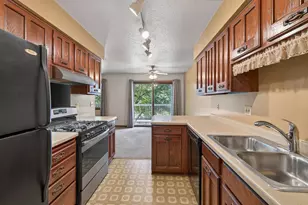 3915 Gershwin Ave N, Oakdale, MN 55128 - Photo 9