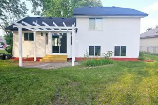 9625 Sheridan Ave N, Brooklyn Park, MN 55444 - Photo 19