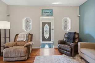 604 E Walnut Ave, Olivia, MN 56277 - Photo 9
