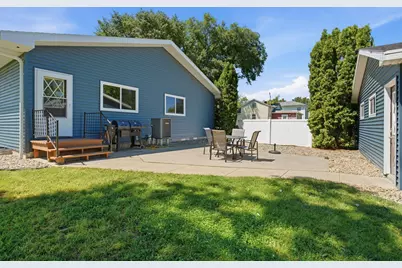 604 E Walnut Avenue, Olivia, MN 56277 - Photo 31
