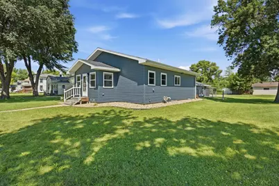 604 E Walnut Avenue, Olivia, MN 56277 - Photo 25