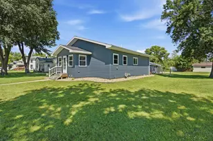 604 E Walnut Ave, Olivia, MN 56277 - Photo 25