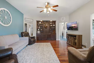 604 E Walnut Avenue, Olivia, MN 56277 - Photo 5