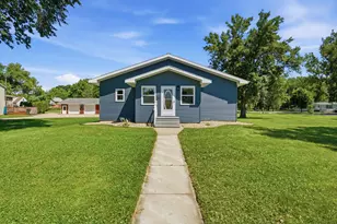 604 E Walnut Ave, Olivia, MN 56277 - Photo 1