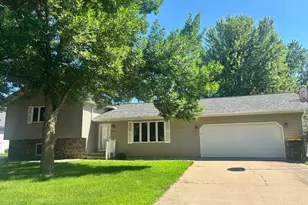 812 E Oak St, Redwood Falls, MN 56283 - Photo 1