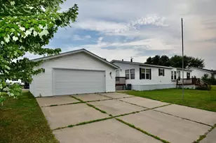805 2nd St NE, Milaca, MN 56353 - Photo 1