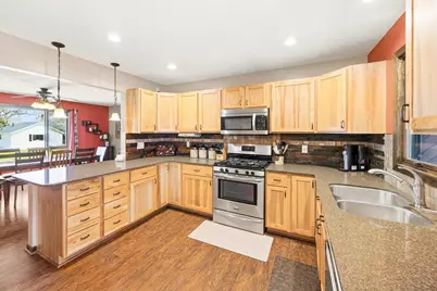 814 Craig Avenue SW, Hutchinson, MN 55350 - Photo 5