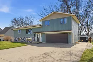 814 Craig Ave SW, Hutchinson, MN 55350 - Photo 1