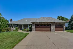 313 Wyndham Cir W, New Brighton, MN 55112 - Photo 1