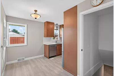 2231 Maryland Avenue E, Saint Paul, MN 55119 - Photo 9