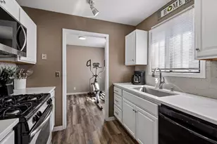 2721 Upland Ct, Plymouth, MN 55447 - Photo 17