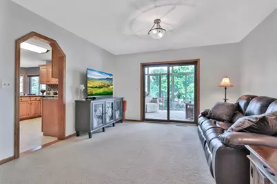 987 Demont Avenue E, Maplewood, MN 55109 - Photo 9