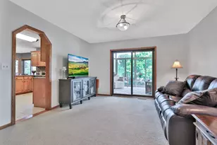 987 Demont Ave E, Maplewood, MN 55109 - Photo 9