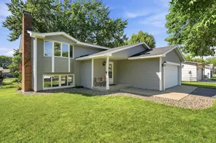 2682 Guthrie Ave N, Oakdale, MN 55128 - Photo 3