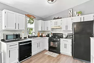 2682 Guthrie Ave N, Oakdale, MN 55128 - Photo 9
