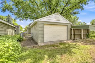 285 Hazelwood St, Saint Paul, MN 55106 - Photo 25
