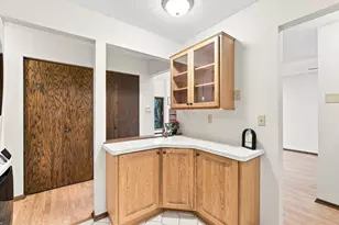 12600 Parkwood Dr, Burnsville, MN 55337 - Photo 7