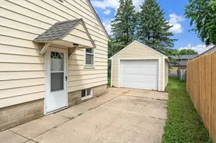 1504 4th Ave NW, Austin, MN 55912 - Photo 5