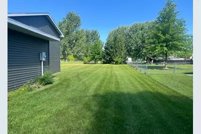 1300 Honeysuckle Lane SE, Cambridge, MN 55008 - Photo 5