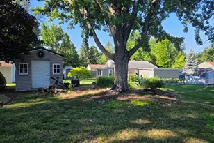 117 W Maple St, Marshall, MN 56258 - Photo 11