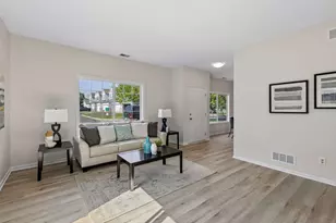 1336 Yorkshire Ln, Shakopee, MN 55379 - Photo 5