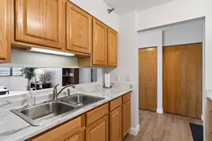 291 7th St W, Saint Paul, MN 55102 - Photo 9