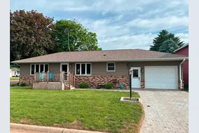 313 Blue Street W, Comfrey, MN 56019 - Photo 1