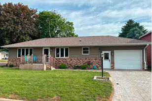 313 Blue St W, Comfrey, MN 56019 - Photo 1