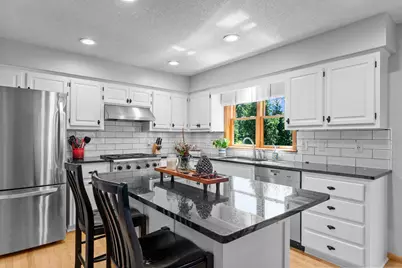 8010 Spruce Trail, Eden Prairie, MN 55347 - Photo 9