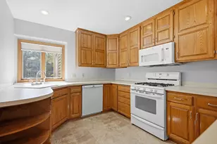 7807 W 110th St, Bloomington, MN 55438 - Photo 9