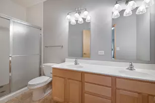 825 Berry St, Saint Paul, MN 55114 - Photo 11