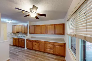 909 Luther Pl, Albert Lea, MN 56007 - Photo 5