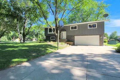 601 25th Avenue SW, Willmar, MN 56201 - Photo 1