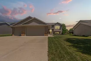 228 Creekside Dr, Eagle Lake, MN 56024 - Photo 3