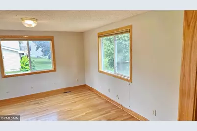 8001 Jeffery Avenue S, Cottage Grove, MN 55016 - Photo 3