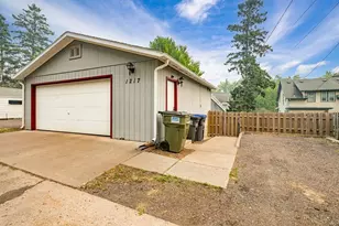 1217 E 10th St, Duluth, MN 55805 - Photo 9