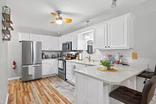 7018 49th St N, Oakdale, MN 55128 - Photo 9