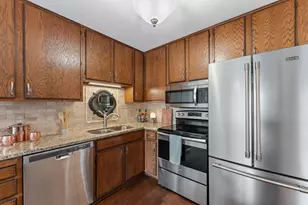 907 Heritage Ct W, Vadnais Heights, MN 55127 - Photo 9