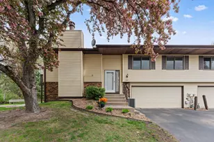 907 Heritage Ct W, Vadnais Heights, MN 55127 - Photo 1