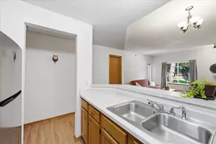 7540 Edinborough Way, Edina, MN 55435 - Photo 43