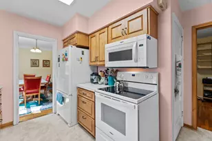 743 Parkview Ave, Saint Paul, MN 55117 - Photo 15