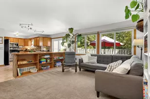 936 Monterey Ct S, Shoreview, MN 55126 - Photo 5