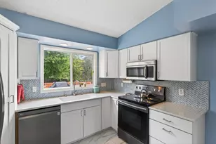 8522 Darnel Rd, Eden Prairie, MN 55347 - Photo 3