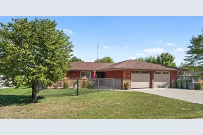 1040 Miles Drive, Worthington, MN 56187 - Photo 3