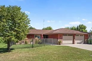1040 Miles Dr, Worthington, MN 56187 - Photo 3