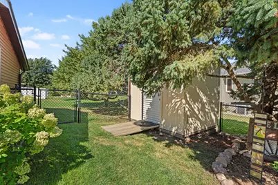 1040 Miles Drive, Worthington, MN 56187 - Photo 35