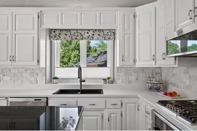 10421 Shelter Grove, Eden Prairie, MN 55347 - Photo 5